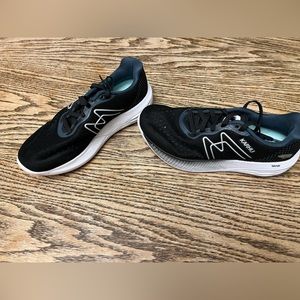 Women’s black Karhu Ortix running shoes